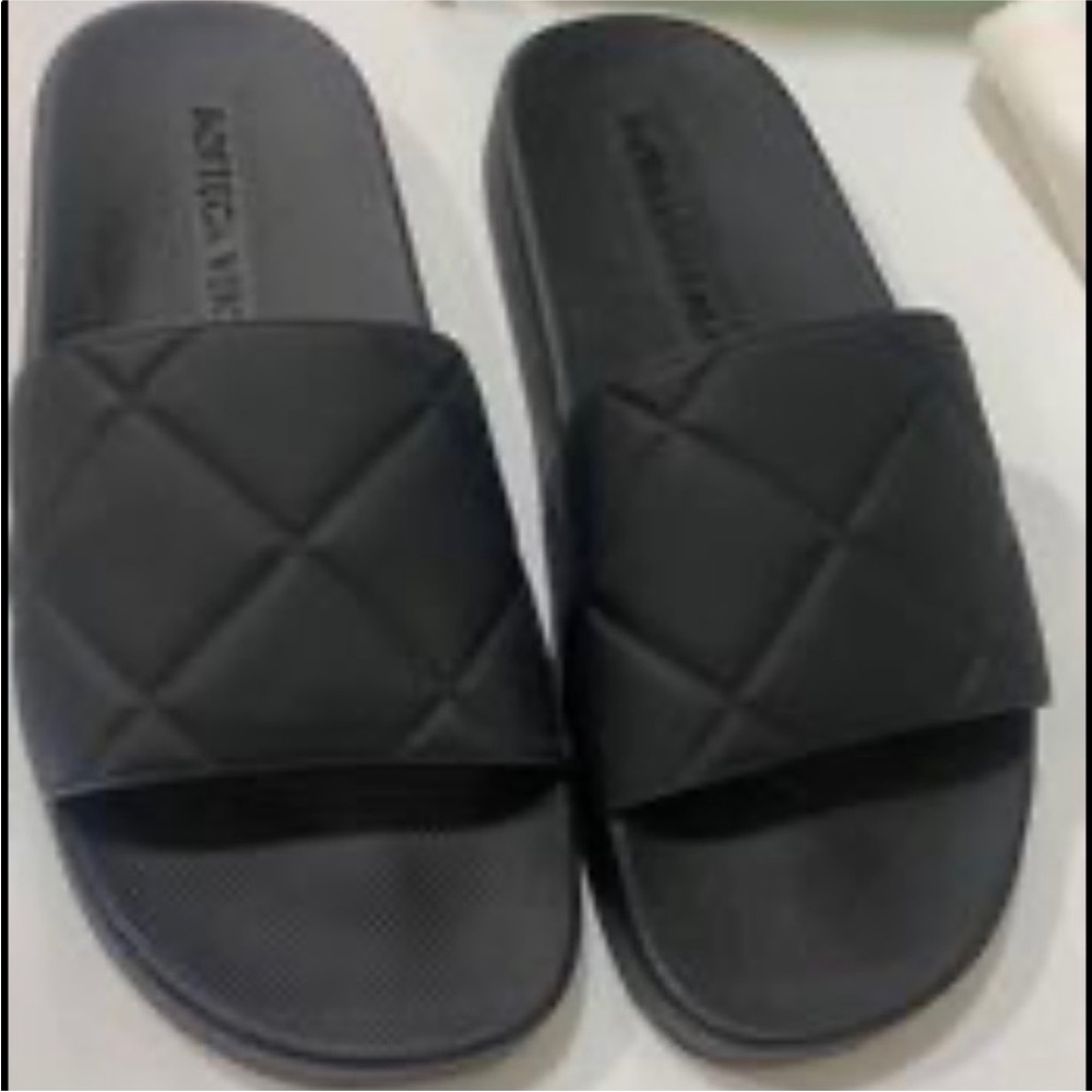 Bottega Veneta Quilted Black Rubber Men's Sandals